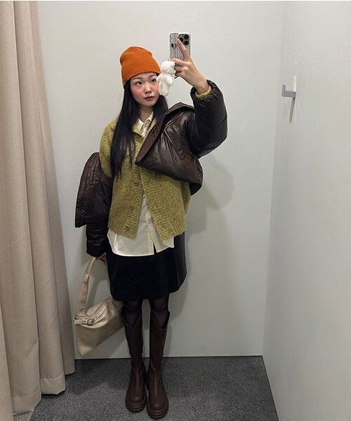MUSINSA STANDARD WOMAN（ムシンサスタンダードウーマン）の「ウィメンズデイリープファーグロッシーショートダウンジャケット[ブラウン]（ダウンジャケット/コート・レディース・その他・LARGE/MEDIUM/SMALL/X-SMALL）」の12枚目の写真
