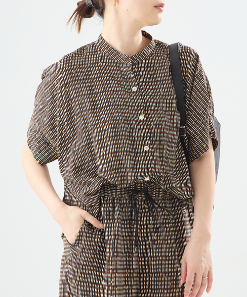 journal standard L'essage（ジャーナルスタンダードレサージュ）の「【WEB限定カラーあり】DEVEAUX GOLDラメモノトーンシャツ（シャツ/ブラウス・レディース・アイボリー/ブラック/ホワイト系その他/ブラック系その他・FREE）」の4枚目の写真