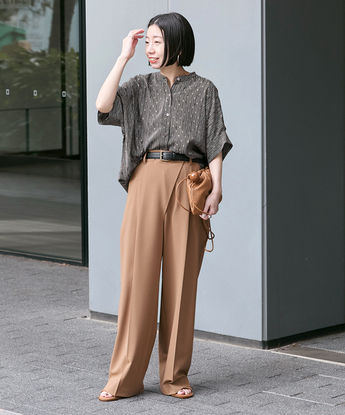 journal standard L'essage（ジャーナルスタンダードレサージュ）の「【WEB限定カラーあり】DEVEAUX GOLDラメモノトーンシャツ（シャツ/ブラウス・レディース・アイボリー/ブラック/ホワイト系その他/ブラック系その他・FREE）」の8枚目の写真