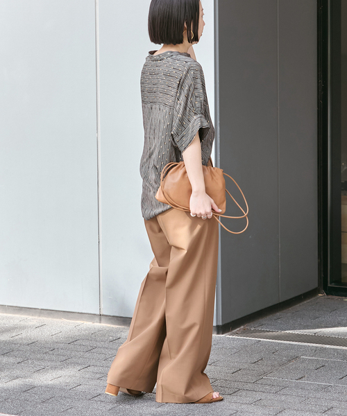 journal standard L'essage（ジャーナルスタンダードレサージュ）の「【WEB限定カラーあり】DEVEAUX GOLDラメモノトーンシャツ（シャツ/ブラウス・レディース・アイボリー/ブラック/ホワイト系その他/ブラック系その他・FREE）」の9枚目の写真