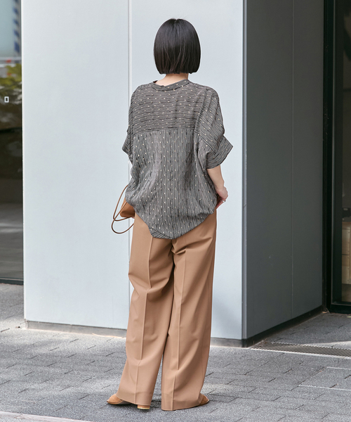 journal standard L'essage（ジャーナルスタンダードレサージュ）の「【WEB限定カラーあり】DEVEAUX GOLDラメモノトーンシャツ（シャツ/ブラウス・レディース・アイボリー/ブラック/ホワイト系その他/ブラック系その他・FREE）」の10枚目の写真