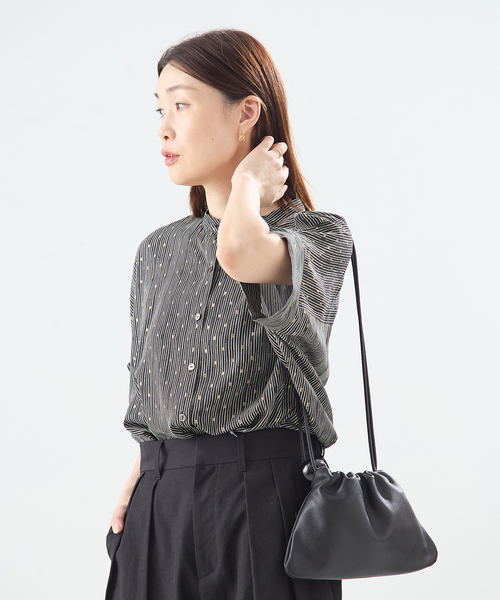 journal standard L'essage（ジャーナルスタンダードレサージュ）の「【WEB限定カラーあり】DEVEAUX GOLDラメモノトーンシャツ（シャツ/ブラウス・レディース・アイボリー/ブラック/ホワイト系その他/ブラック系その他・FREE）」の18枚目の写真