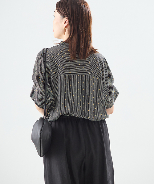 journal standard L'essage（ジャーナルスタンダードレサージュ）の「【WEB限定カラーあり】DEVEAUX GOLDラメモノトーンシャツ（シャツ/ブラウス・レディース・アイボリー/ブラック/ホワイト系その他/ブラック系その他・FREE）」の19枚目の写真