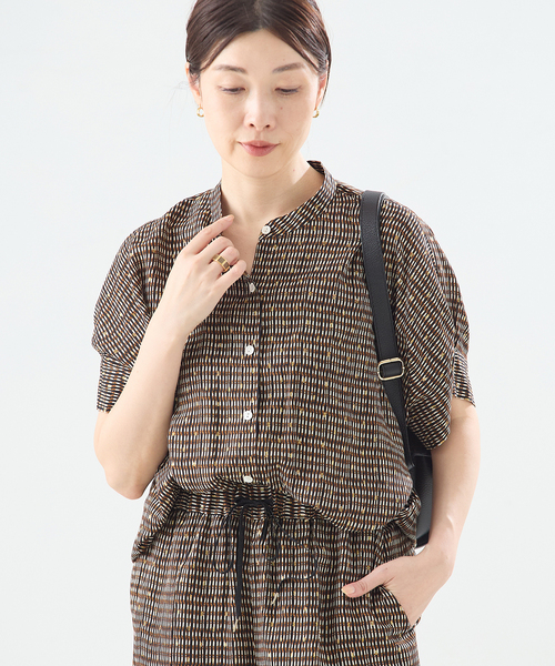 journal standard L'essage(ジャーナルスタンダードレサージュ)の「DEVEAUX GOLDラメモノトーンシャツ(シャツ/ブラウス・レディース・アイボリー/ブラック/ホワイト系その他/ブラック系その他・FREE)」の21枚目の写真