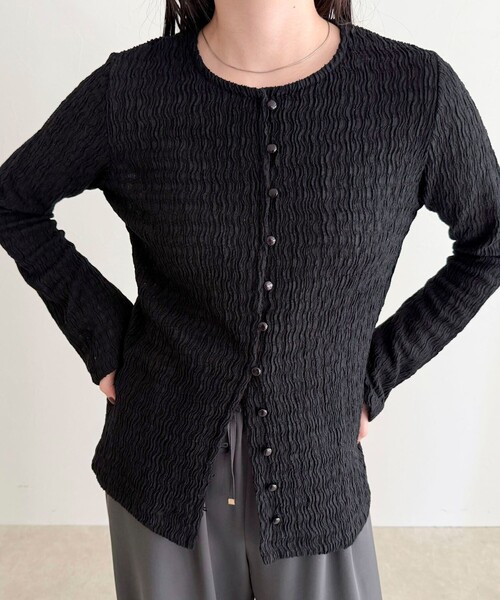 fredy emue（フレディエミュ）の「シャーリングカットブラウス（Tシャツ/カットソー・レディース・イエロー/ブラック/オフホワイト・38）」の2枚目の写真