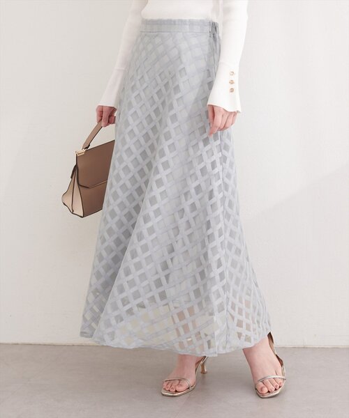 natural couture（ナチュラルクチュール）の「シアーチェックバイヤススカート（スカート・レディース・ブラック/ライトグレー/オフホワイト・FREE）」の3枚目の写真