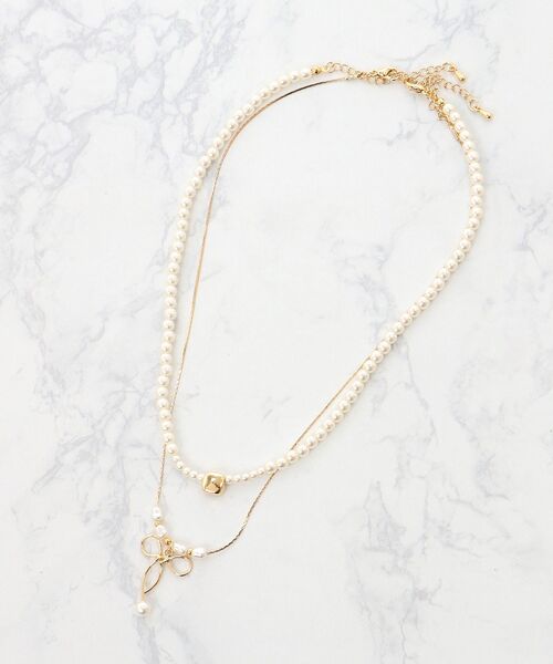 MAJESTIC LEGON（マジェスティックレゴン）の「2連パール×リボンネックレス（ネックレス・レディース・ゴールド・FREE）」の4枚目の写真