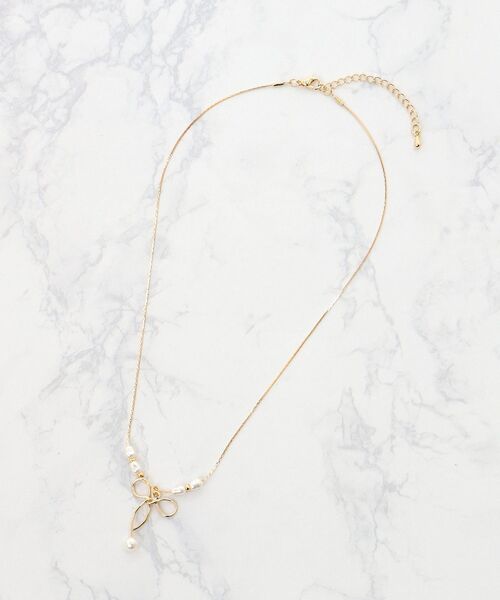 MAJESTIC LEGON（マジェスティックレゴン）の「2連パール×リボンネックレス（ネックレス・レディース・ゴールド・FREE）」の5枚目の写真