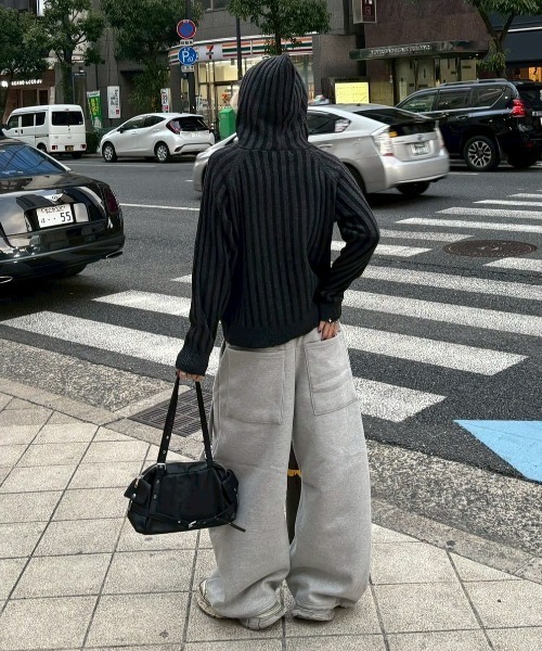 Chikashitsu +（チカシツプラス）の「【Chikashitsu +】next wool knit zip hoodie / 【チカシツプラス】ウールニットジップパーカー ＜着用動画あり＞（パーカー・メンズ・ブラック/ワイン・ONE SIZE）」の6枚目の写真