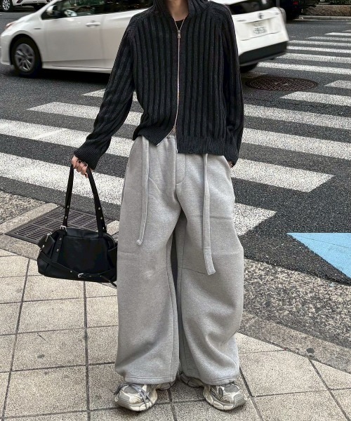 Chikashitsu +（チカシツプラス）の「【Chikashitsu +】next wool knit zip hoodie / 【チカシツプラス】ウールニットジップパーカー ＜着用動画あり＞（パーカー・メンズ・ブラック/ワイン・ONE SIZE）」の4枚目の写真