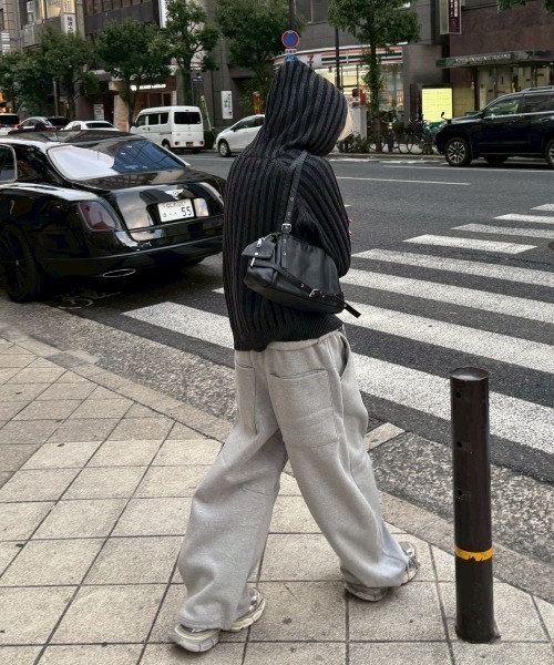 Chikashitsu +（チカシツプラス）の「【Chikashitsu +】next wool knit zip hoodie / 【チカシツプラス】ウールニットジップパーカー ＜着用動画あり＞（パーカー・メンズ・ブラック/ワイン・ONE SIZE）」の5枚目の写真