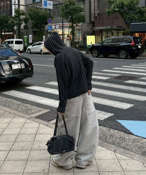 Chikashitsu +（チカシツプラス）の「【Chikashitsu +】next wool knit zip hoodie / 【チカシツプラス】ウールニットジップパーカー ＜着用動画あり＞（パーカー・メンズ・ブラック/ワイン・ONE SIZE）」の7枚目の写真