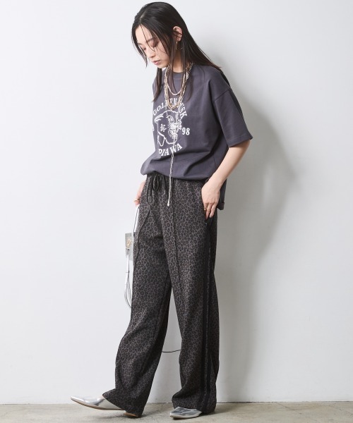CHIC STYLE（シックスタイル）の「綿100％グラフィックプリントTシャツ＜大きいサイズ有＞シックスタイル（Tシャツ/カットソー・レディース・ブラウン/グレー・3L/LL/L/M/5L/4L）」の15枚目の写真