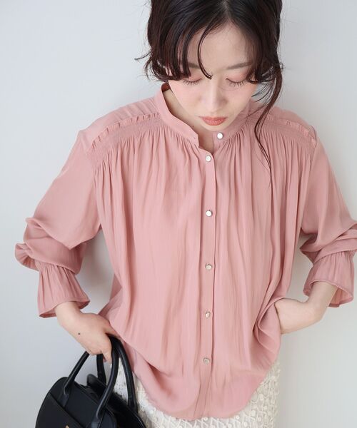 le.coeur blanc（ルクールブラン）の「パウダーサテンショルダーギャザーブラウス（シャツ/ブラウス・レディース・ネイビー/アイボリー/ピンク・38）」の7枚目の写真