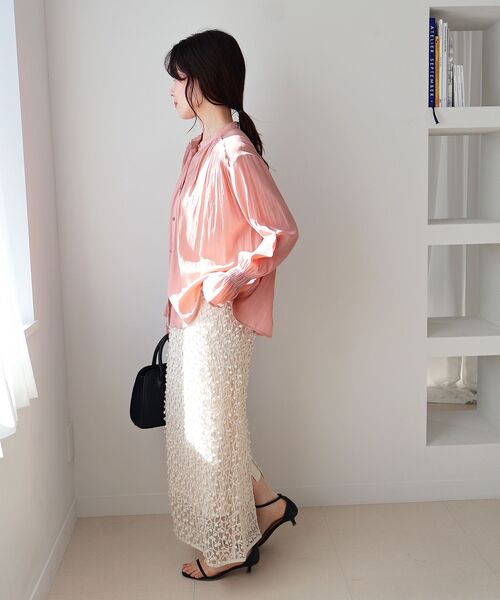 le.coeur blanc（ルクールブラン）の「パウダーサテンショルダーギャザーブラウス（シャツ/ブラウス・レディース・ネイビー/アイボリー/ピンク・38）」の18枚目の写真