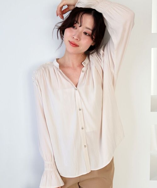 le.coeur blanc（ルクールブラン）の「パウダーサテンショルダーギャザーブラウス（シャツ/ブラウス・レディース・ネイビー/アイボリー/ピンク・38）」の15枚目の写真