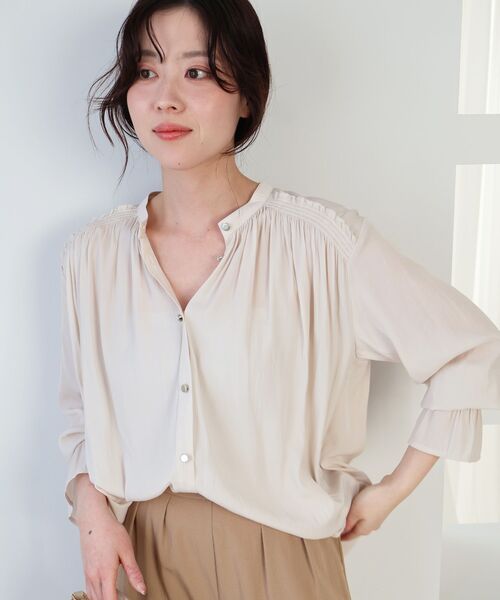 le.coeur blanc（ルクールブラン）の「パウダーサテンショルダーギャザーブラウス（シャツ/ブラウス・レディース・ネイビー/アイボリー/ピンク・38）」の12枚目の写真