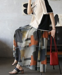 OTONA（オトナ）の「アートな色彩が揺れる。大人のニュアンススカート（スカート）」