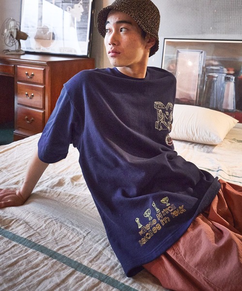 niko and...(ニコアンド)の「イラスト刺繍ミニ裏毛Tシャツ(Tシャツ/カットソー・メンズ・イエロー/オフホワイト/グリーン/ネイビー・MEDIUM/LARGE)」の4枚目の写真