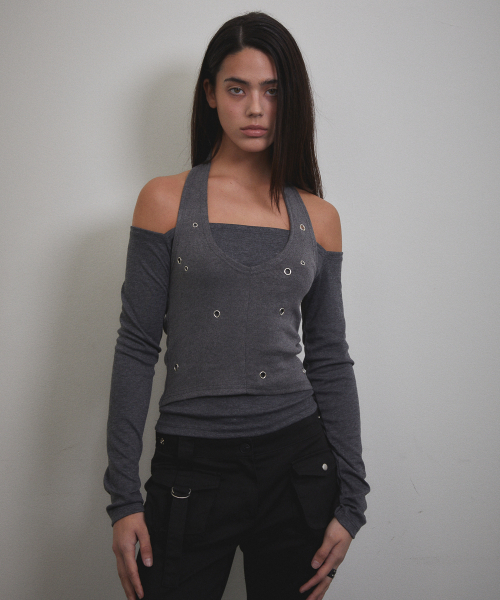 VOONT(ブント)の「Eyelet Halter Long Sleeve (CHARCOAL)(Tシャツ/カットソー・レディース・チャコールグレー・OS)」の2枚目の写真