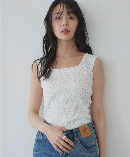 セール】小花柄と針抜き生地でナチュラルなガーリーさを演出する