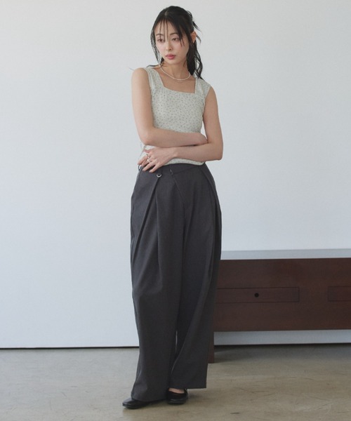 TREOVER(トレオーバー)の「小花柄と針抜き生地でナチュラルなガーリーさを演出するスクエアネックタンクトップ(タンクトップ・レディース・オートミール/オフホワイト/アイボリー・MEDIUM)」の18枚目の写真