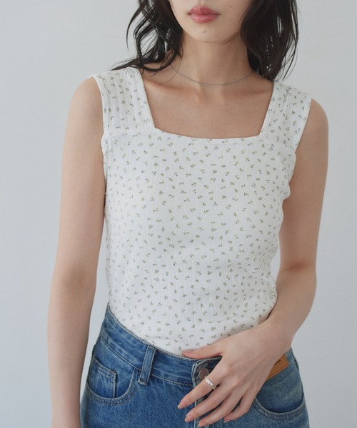 TREOVER(トレオーバー)の「小花柄と針抜き生地でナチュラルなガーリーさを演出するスクエアネックタンクトップ(タンクトップ・レディース・オートミール/オフホワイト/アイボリー・MEDIUM)」の19枚目の写真