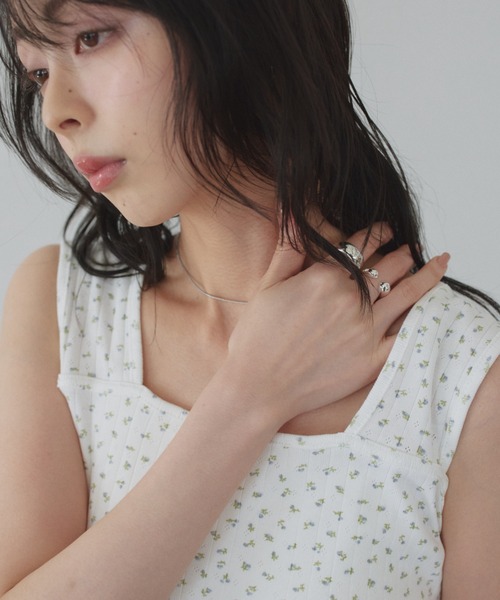TREOVER(トレオーバー)の「小花柄と針抜き生地でナチュラルなガーリーさを演出するスクエアネックタンクトップ(タンクトップ・レディース・オートミール/オフホワイト/アイボリー・MEDIUM)」の7枚目の写真