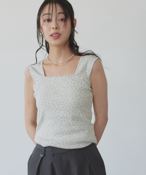 TREOVER(トレオーバー)の「小花柄と針抜き生地でナチュラルなガーリーさを演出するスクエアネックタンクトップ(タンクトップ・レディース・オートミール/オフホワイト/アイボリー・MEDIUM)」の17枚目の写真