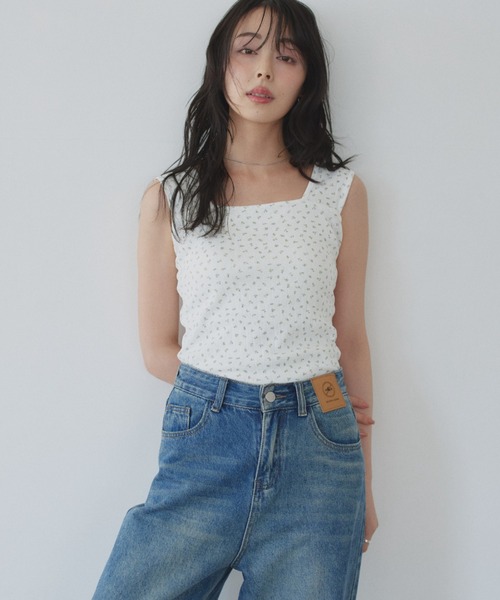 TREOVER(トレオーバー)の「小花柄と針抜き生地でナチュラルなガーリーさを演出するスクエアネックタンクトップ(タンクトップ・レディース・オートミール/オフホワイト/アイボリー・MEDIUM)」の8枚目の写真