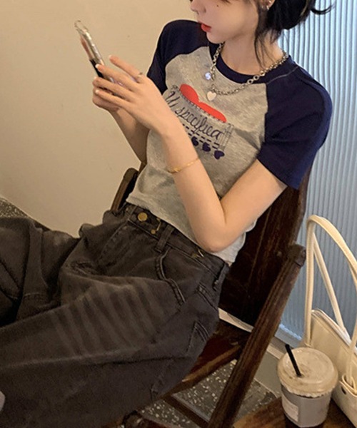 Songe（ソンジュ）の「フロントプリントラグラン半袖Tシャツ（Tシャツ/カットソー・レディース・グレー/ホワイト・M/L）」の3枚目の写真