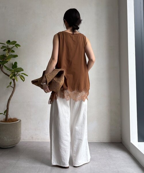 DouDou(ドゥドゥ)の「ヘムレースタンク(Tシャツ/カットソー・レディース・ブラウン/ブラック/オフホワイト/グレー・FREE)」の21枚目の写真