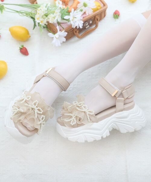 MAJESTIC LEGON(マジェスティックレゴン)の「パールリボンフリルボリュームスポサン(サンダル・レディース・アイボリー/グレイッシュベージュ/ブラック・SMALL/MEDIUM/LARGE/X-LARGE)」の3枚目の写真
