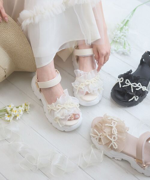 MAJESTIC LEGON(マジェスティックレゴン)の「パールリボンフリルボリュームスポサン(サンダル・レディース・アイボリー/グレイッシュベージュ/ブラック・SMALL/MEDIUM/LARGE/X-LARGE)」の4枚目の写真