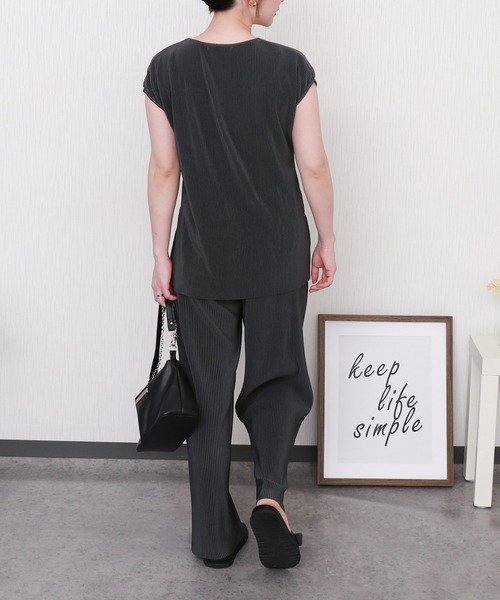 libelle more（リベル モア）の「クリスタルプリーツセットアップ プルオーバー＋パンツ（ワンピース・レディース・チャコールグレー/グリーン/ブラック/グレイッシュベージュ・L/M）」の7枚目の写真