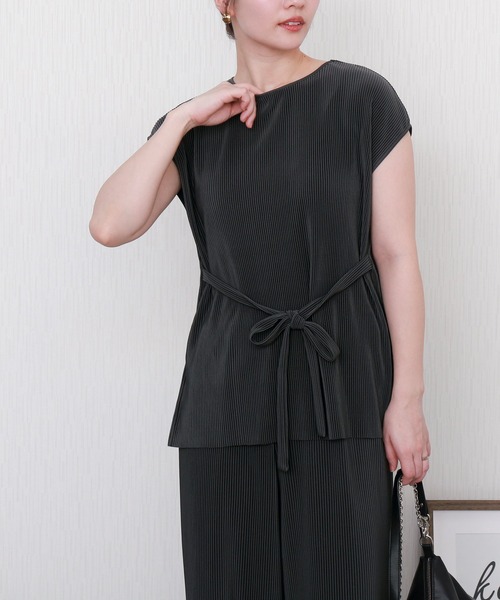 libelle more（リベル モア）の「クリスタルプリーツセットアップ プルオーバー＋パンツ（ワンピース・レディース・チャコールグレー/グリーン/ブラック/グレイッシュベージュ・L/M）」の5枚目の写真