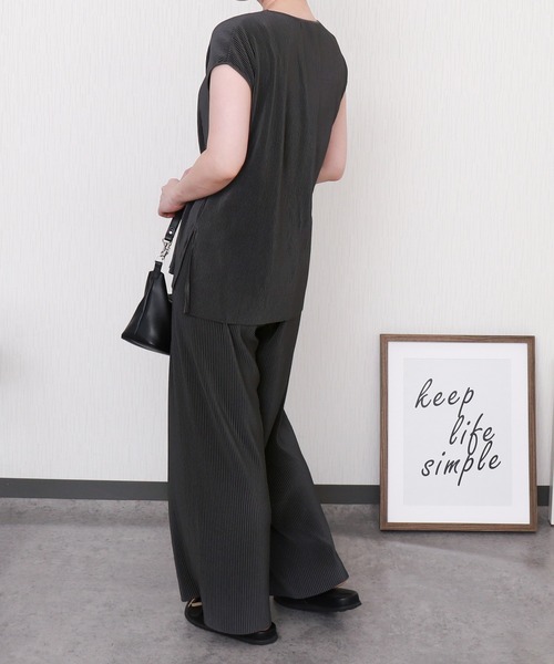 libelle more（リベル モア）の「クリスタルプリーツセットアップ プルオーバー＋パンツ（ワンピース・レディース・チャコールグレー/グリーン/ブラック/グレイッシュベージュ・L/M）」の6枚目の写真