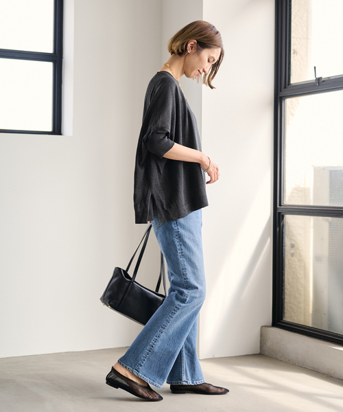 FRAMeWORK(フレームワーク)の「≪WEB限定 / 追加≫ペーパーミックスポンチョニット(ニット/セーター・レディース・ホワイト/ブラック/サックスブルー/ベージュ・FREE)」の15枚目の写真