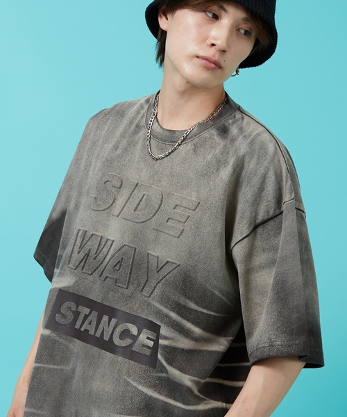 En serio TOKYO(エンソリオトーキョー)の「【SIDEWAYSTANCE】エンボスロゴブラスト半袖Tシャツ 70445(Tシャツ/カットソー・メンズ・ブラック/ブラウン・SMALL/MEDIUM/LARGE/X-LARGE)」の1枚目の写真