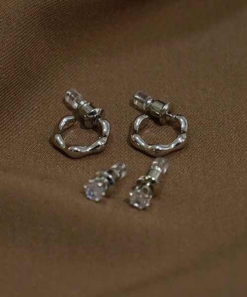 Meing(ミーイング)の「Meing 4点セット ピアス(ピアス(両耳用)・レディース・シルバー系4/ゴールド系3/シルバー系2/ゴールド系1/シルバー/シルバー系9/シルバー系8/シルバー系7/シルバー系6/ゴールド系/ゴールド系8/ゴールド系7/ゴールド系6/ゴールド系5/シルバー系1/シルバー系/ゴールド/ゴールド系9/シルバー系5/ゴールド系4/シルバー系3/ゴールド系2・FREE)」の4枚目の写真