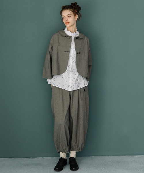 POU DOU DOU（プードゥドゥ）の「ラウンドカラークロップドジャケット（ブルゾン・レディース・スミクロ/インディゴブルー/ブラック・3）」の4枚目の写真