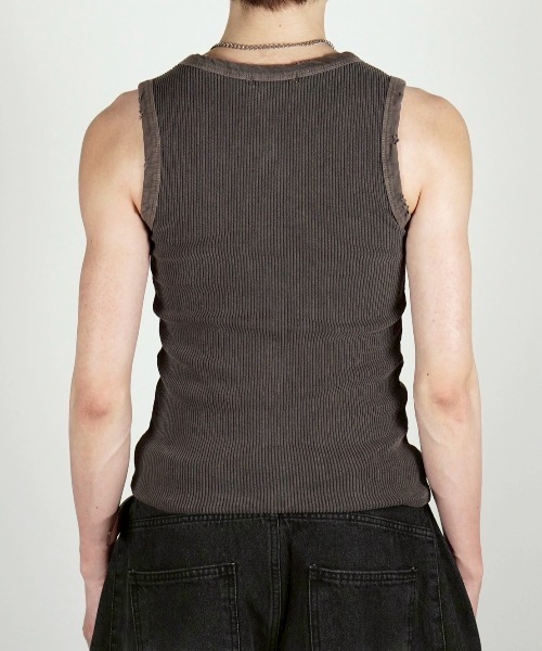 Chikashitsu +(チカシツプラス)の「【Chikashitsu +】pigment henley neck sleeveless / 【チカシツプラス】ピグメントヘンリーネックタンクトップ(タンクトップ・メンズ・チャコール/ブラウン/アイボリー・ONE SIZE)」の5枚目の写真