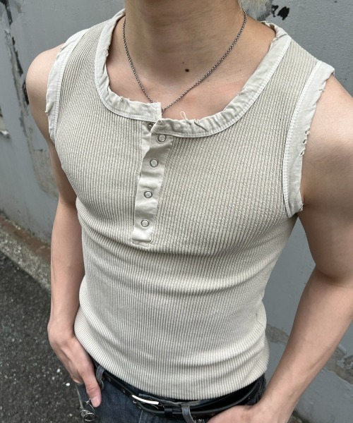 Chikashitsu +(チカシツプラス)の「【Chikashitsu +】pigment henley neck sleeveless / 【チカシツプラス】ピグメントヘンリーネックタンクトップ(タンクトップ・メンズ・チャコール/ブラウン/アイボリー・ONE SIZE)」の13枚目の写真