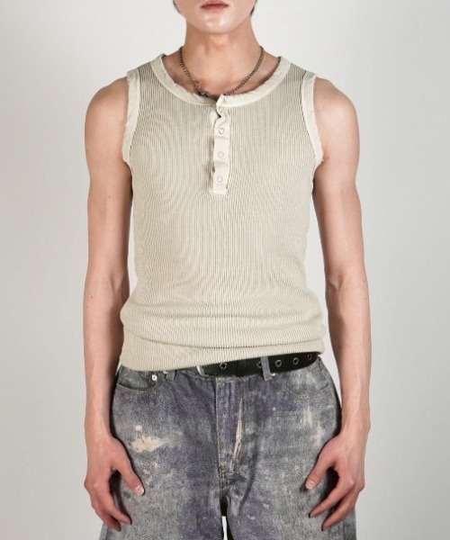Chikashitsu +(チカシツプラス)の「【Chikashitsu +】pigment henley neck sleeveless / 【チカシツプラス】ピグメントヘンリーネックタンクトップ(タンクトップ・メンズ・チャコール/ブラウン/アイボリー・ONE SIZE)」の14枚目の写真