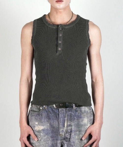 Chikashitsu +(チカシツプラス)の「【Chikashitsu +】pigment henley neck sleeveless / 【チカシツプラス】ピグメントヘンリーネックタンクトップ(タンクトップ・メンズ・チャコール/ブラウン/アイボリー・ONE SIZE)」の22枚目の写真