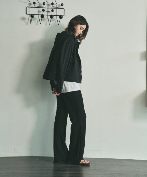 ROIROI(ロイロイ)の「テクスチャーフレアバンディングパンツ-ブラック(スラックス・レディース・その他・SMALL/MEDIUM)」の4枚目の写真