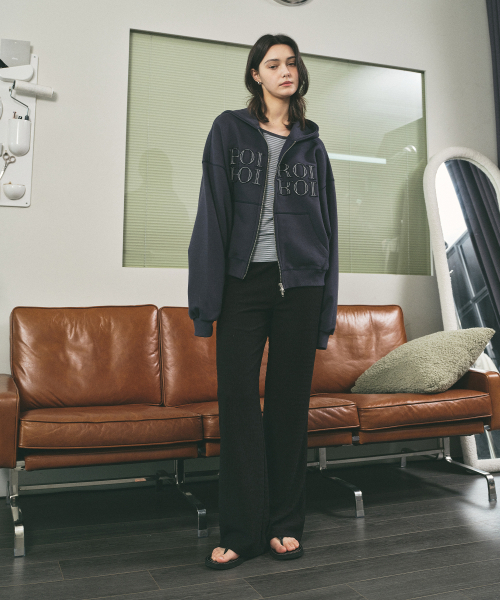 ROIROI(ロイロイ)の「テクスチャーフレアバンディングパンツ-ブラック(スラックス・レディース・その他・SMALL/MEDIUM)」の5枚目の写真