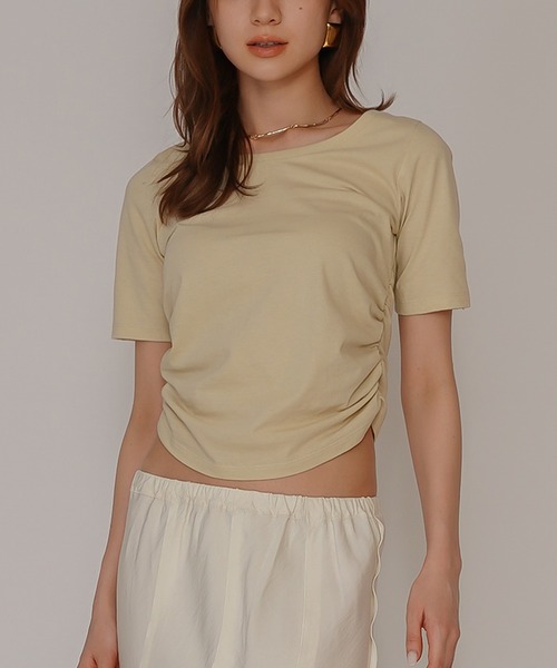 KINO THE KEI(キノザケイ)の「スクープネック サイド ギャザー フィットTEE KINO THE KEI(Tシャツ/カットソー・レディース・ピンク/ホワイト/ブラック/イエロー・フリー)」の5枚目の写真