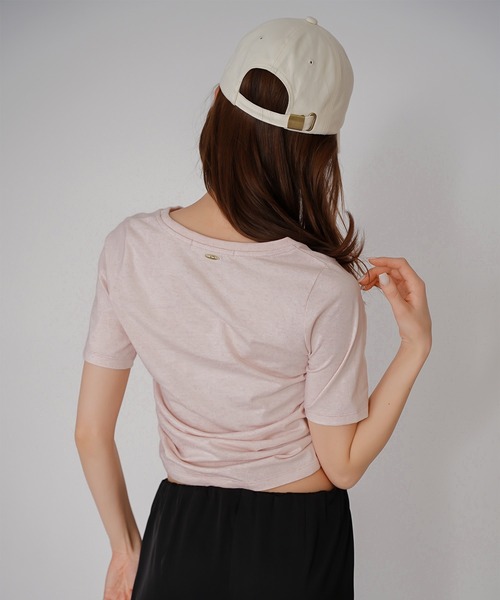KINO THE KEI(キノザケイ)の「スクープネック サイド ギャザー フィットTEE KINO THE KEI(Tシャツ/カットソー・レディース・ピンク/ホワイト/ブラック/イエロー・フリー)」の10枚目の写真