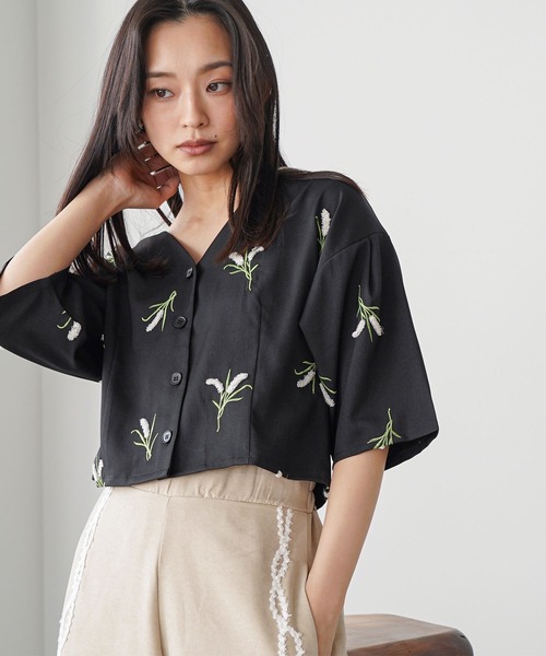 mili an deni(ミリアンデニ)の「スズラン刺繍6分袖ジャケット(ノーカラージャケット・レディース・ブラック/ベージュ・M)」の4枚目の写真